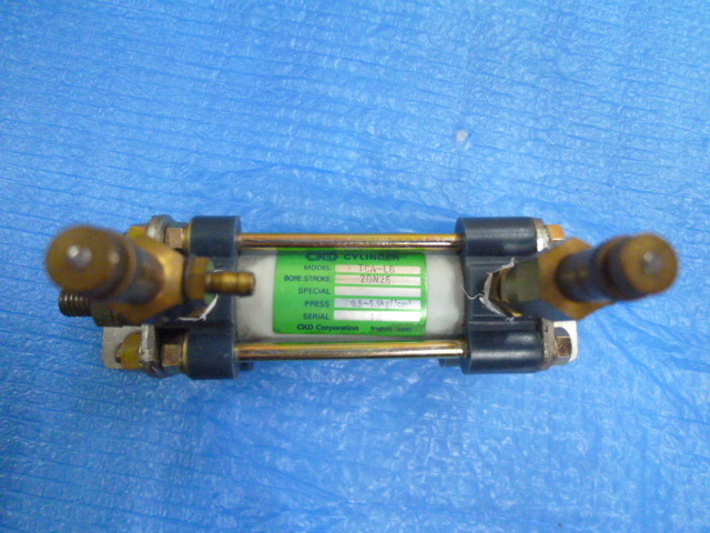 中古現状渡品 CKD CYLINDER 型式TCA-LB BORE.STROKE 20N25 エアーシリンダー_画像2