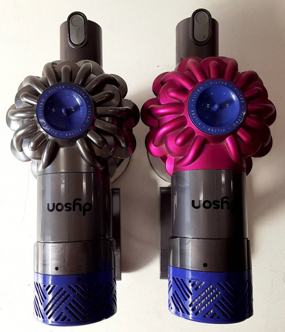 【LJ68】SV07 SV09 dyson ダイソン 通電確認済み コードレスクリーナー 掃除機 動作品 2台 まとめ売り_画像4