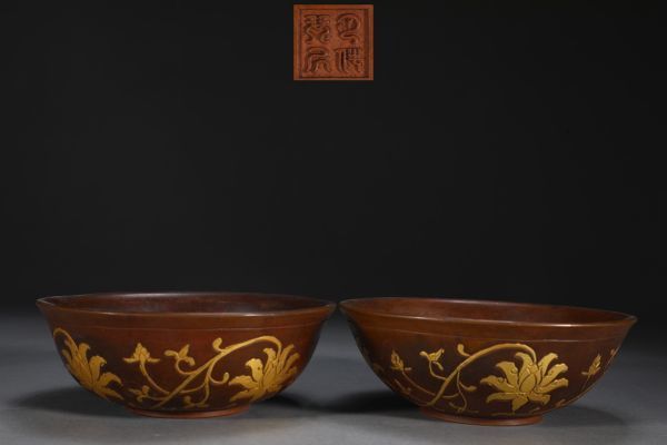 【瓏】古銅鏨刻彫 塗金纏枝蓮紋碗一対 清代 月伴琴居款 銅器 古賞物 中国古玩 蔵出