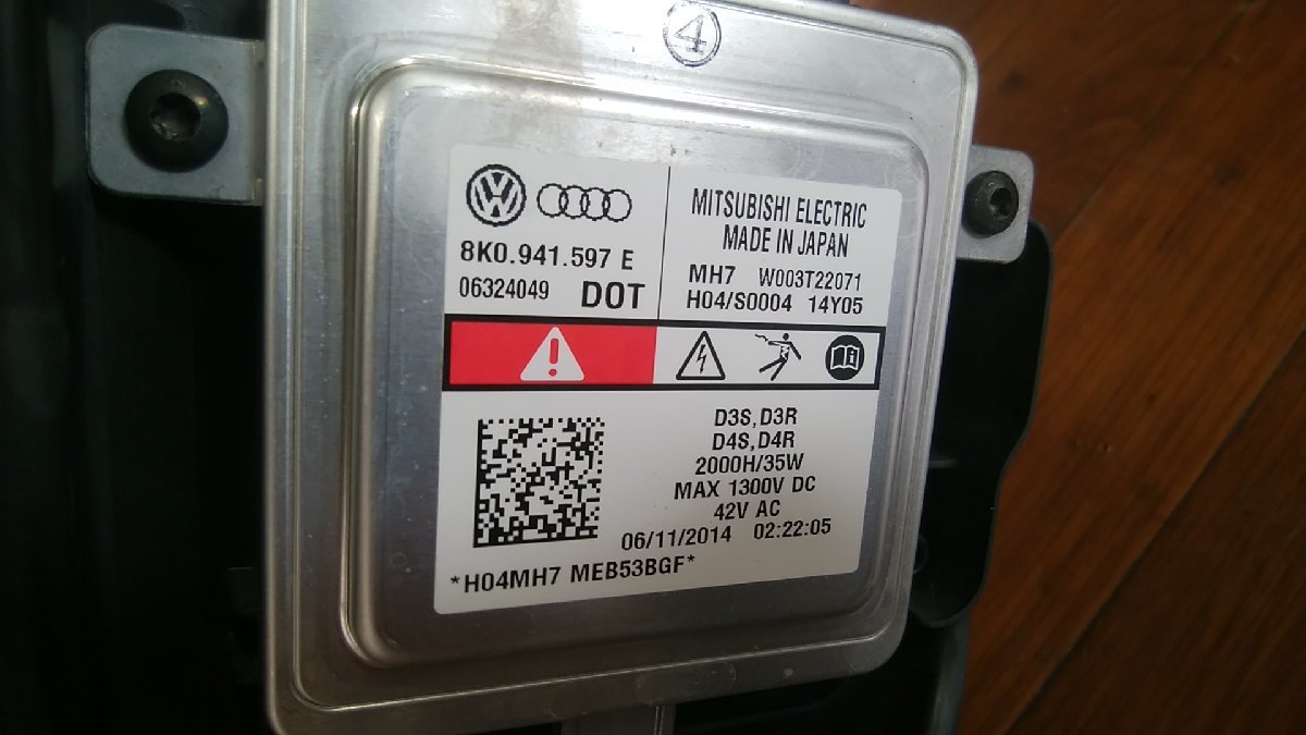 U#965 VW トゥーラン TSI 2015年 純正キセノン右ヘッドライト HID ランプ 点灯OK_画像7
