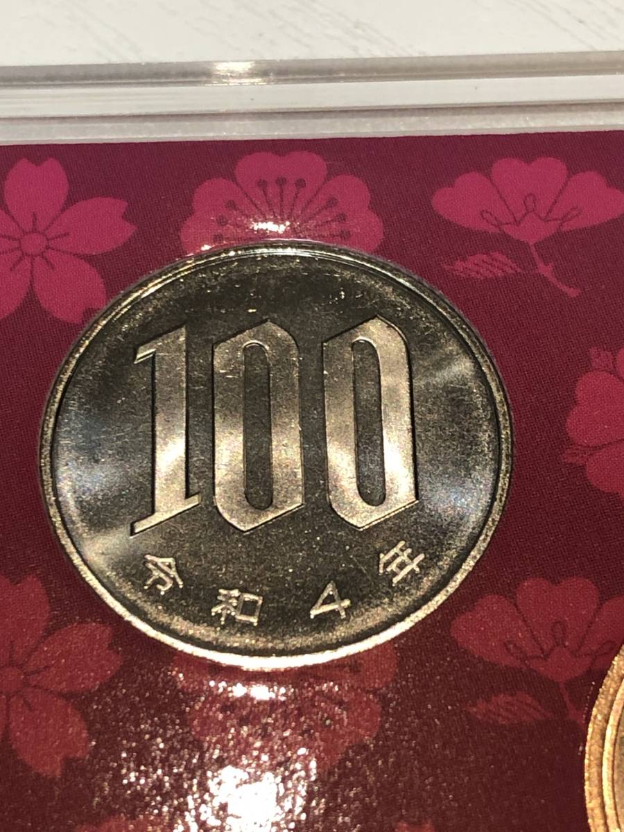 即決あり！　令和4年 ミントセット　出し「100円」硬貨　完全未使用品　１枚 　送料全国94円 ペーパーコインホルダー発送_画像1