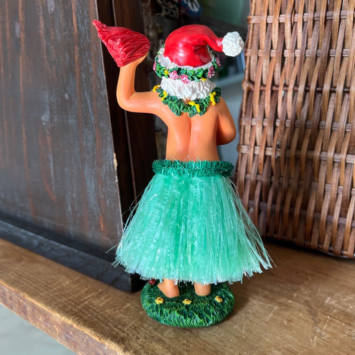 ハワイアンサンタクロースフラ人形 ダッシュボード人形クリスマスドール 置物 _画像3