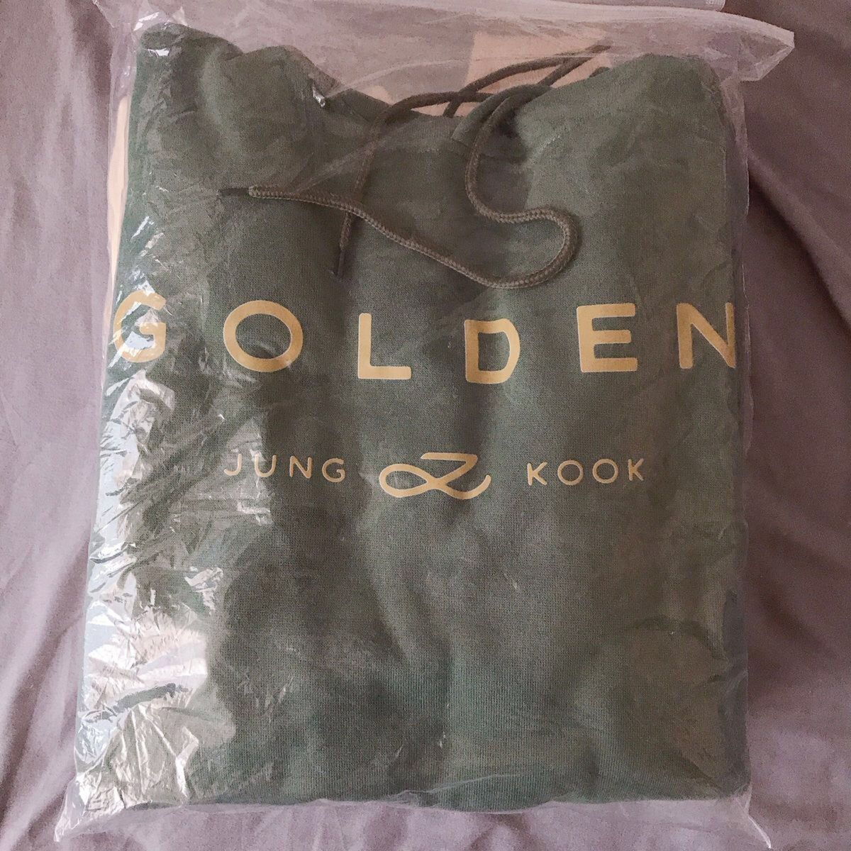 BTS ジョングク GOLDEN ロゴ入りフーディー SHINE Green 緑 BTS ジョングク GOLDEN ロゴ入りフーディー SHINE Green 緑