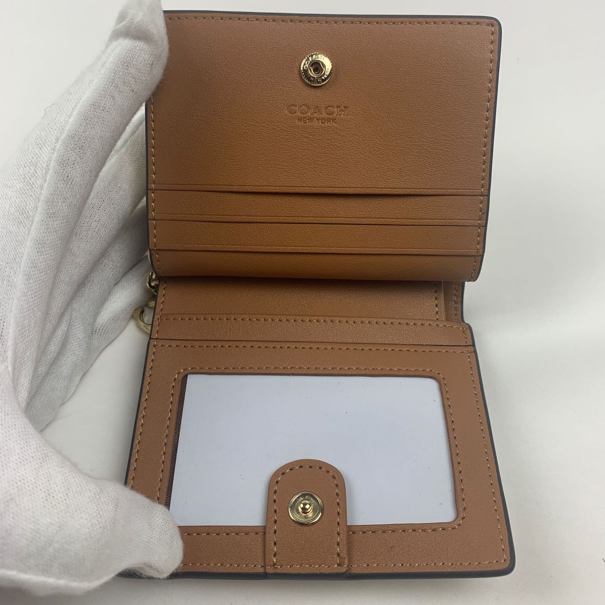 【未使用品】コーチ　coach  コンパクト　折り財布　ホワイト　 レザー　小銭入れ