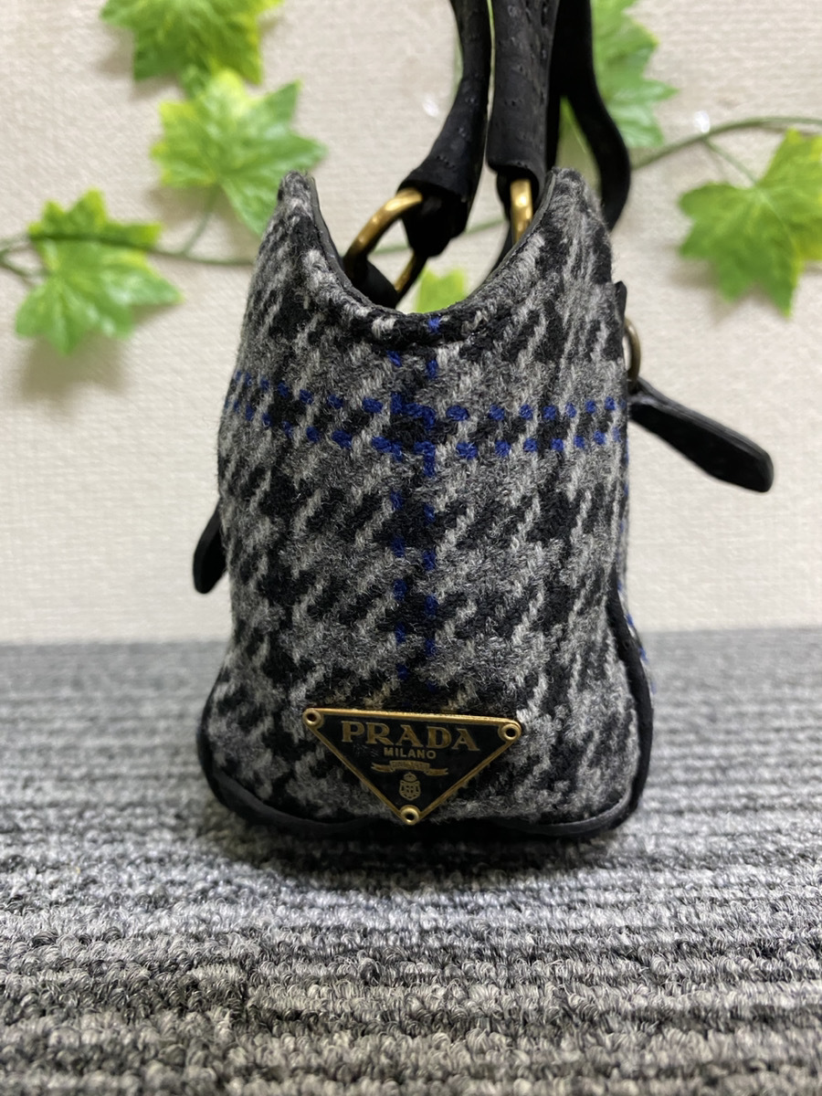 1869-03★PRADA プラダ ミニバック ハンドバッグ チェック柄 千鳥格子柄 布袋 ギャランティカード付★_画像4