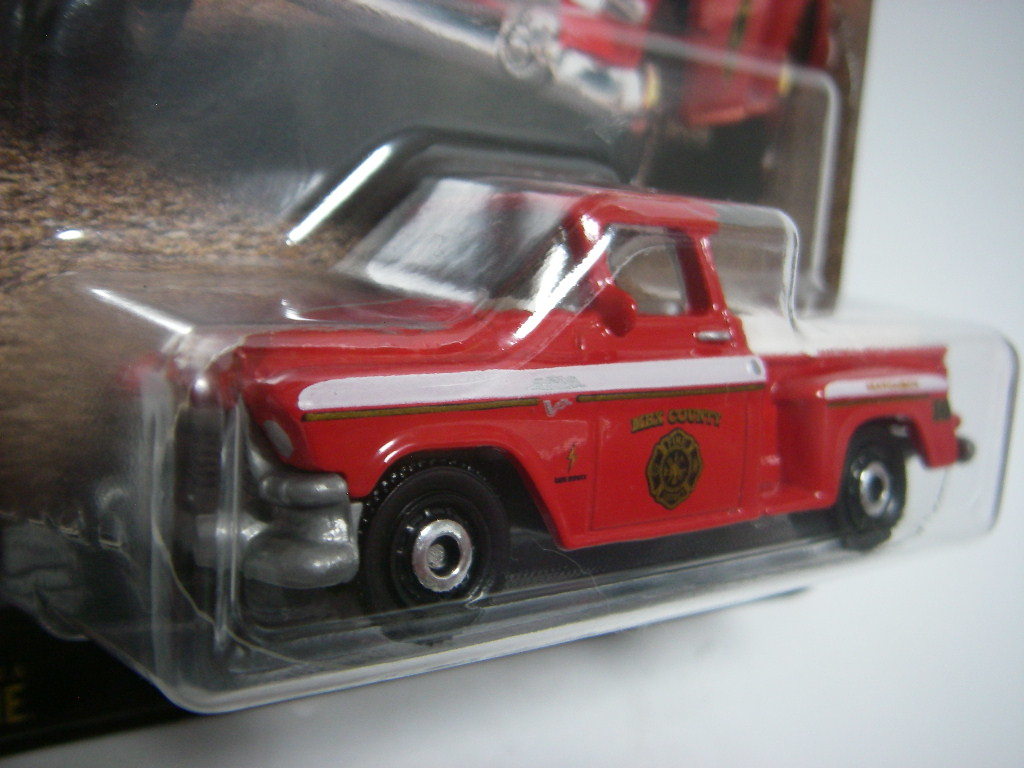 最新 マッチボックス (赤) '57 GMC ステップサイド ＜未開封＞ Matchbox カウンティ レスキュー_画像2