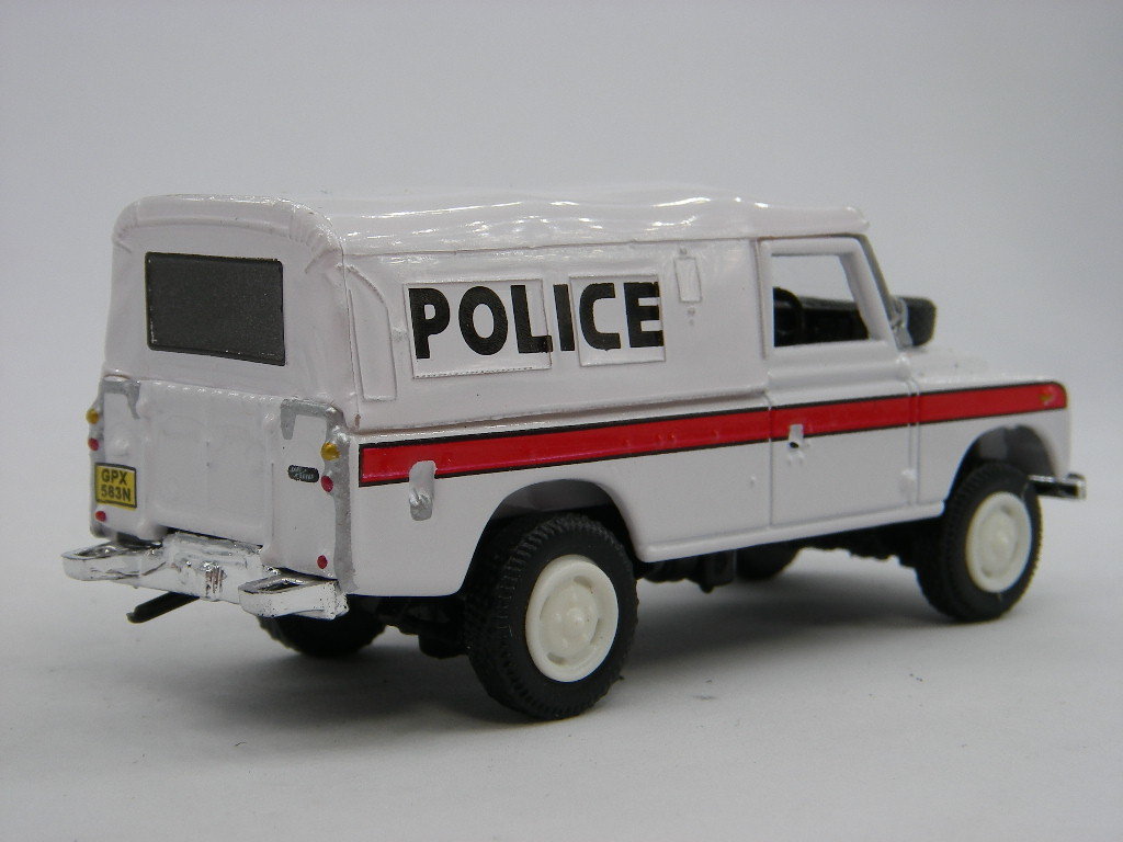 ホンウェル 1/72 (白POLICE) ランドローバー シリーズ Ⅲ 109 ＜ルース＞ Hongwell カララマ_画像2