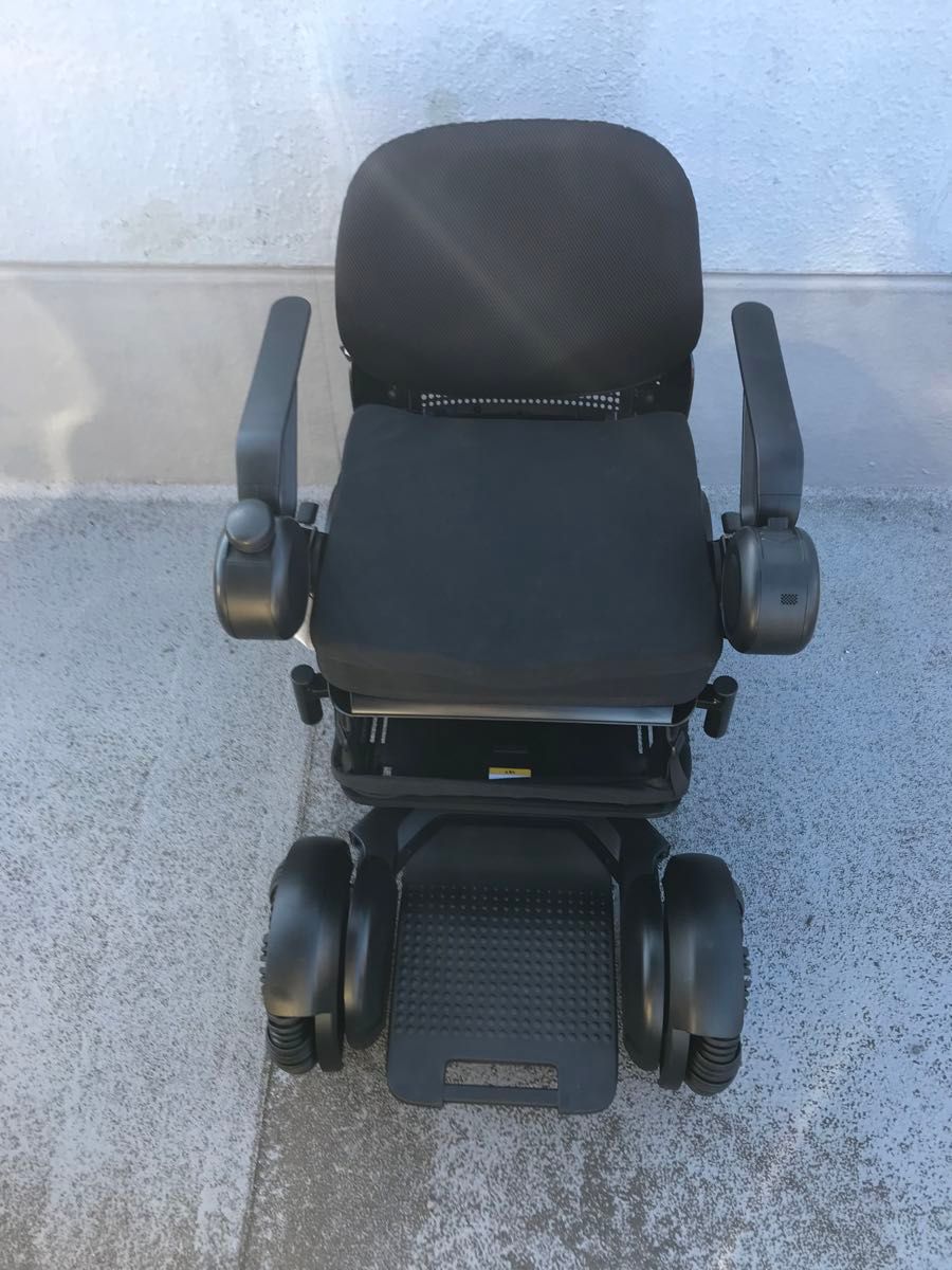 電動車椅子WHILL model-C(ウィル モデルC)ゴールド 中古品 電動車椅子WHILL model-C(ウィル モデルC)ゴールド 中古品
