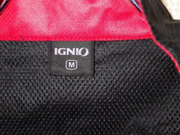 z3550IGNIO★イグニオ★ナイロンジップジャケット★サイズM★黒色★半袖可能★人気★激安★送料格安_画像3