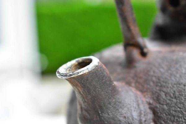 鉄瓶 龍盛堂 雲龍紋 銀象嵌提手 銀被口 蝦蟇蛙蓋 鐵壺 2.5kg 時代煎茶道具 骨董 画像21枚掲載中