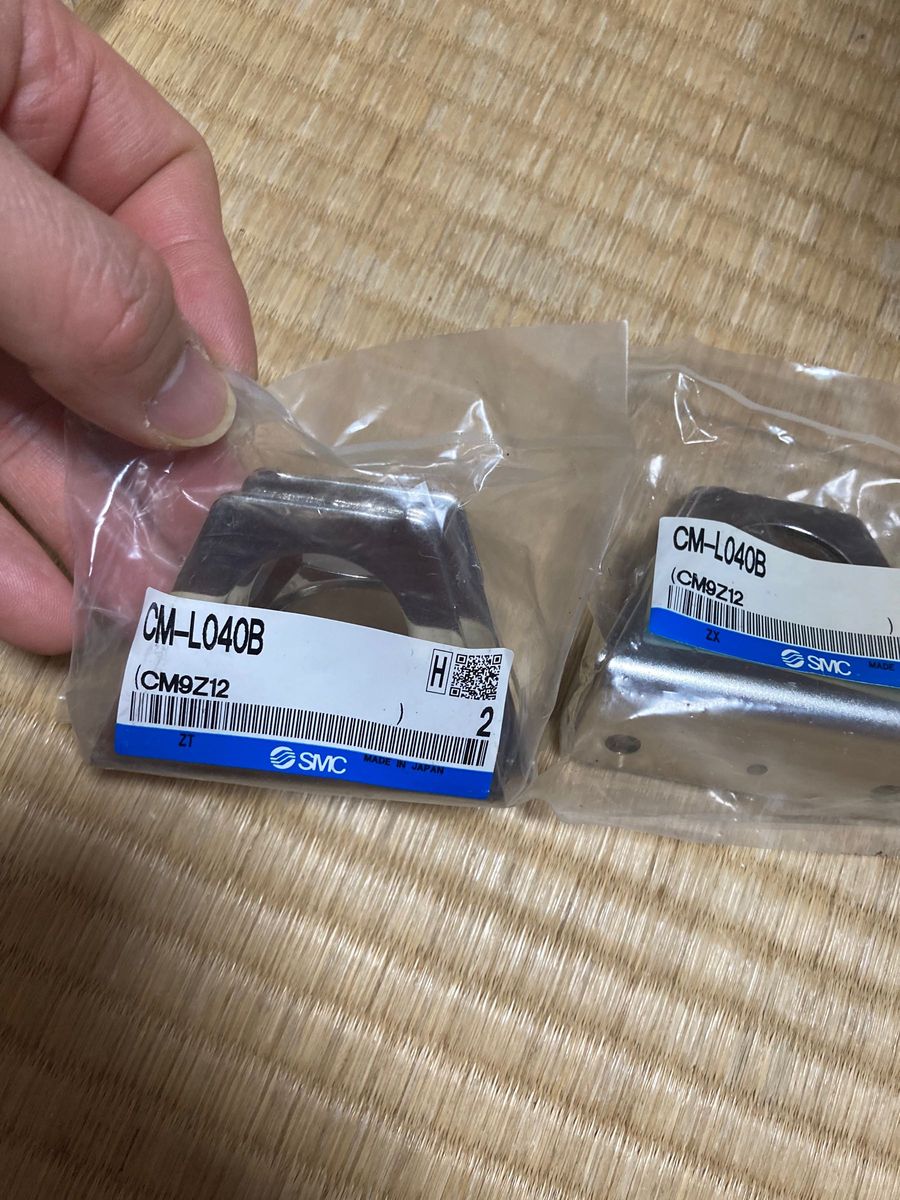 SMC CM2エアシリンダ用取付支持金具 ( CM-L040B )【2セット4個 SMC CM2エアシリンダ用取付支持金具 ( CM-L040B )【2セット4個