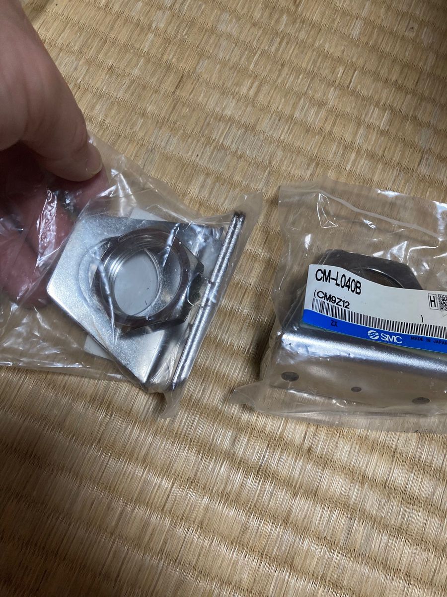 SMC CM2エアシリンダ用取付支持金具 ( CM-L040B )【2セット4個 SMC CM2エアシリンダ用取付支持金具 ( CM-L040B )【2セット4個