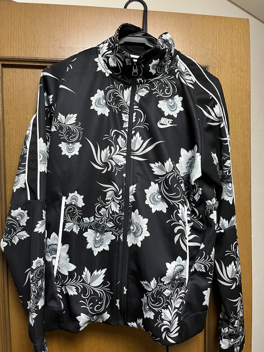 NIKE ナイキ フローラル 花柄 ジャケット ジャージ Mサイズ NIKE ナイキ フローラル 花柄 ジャケット ジャージ Mサイズ