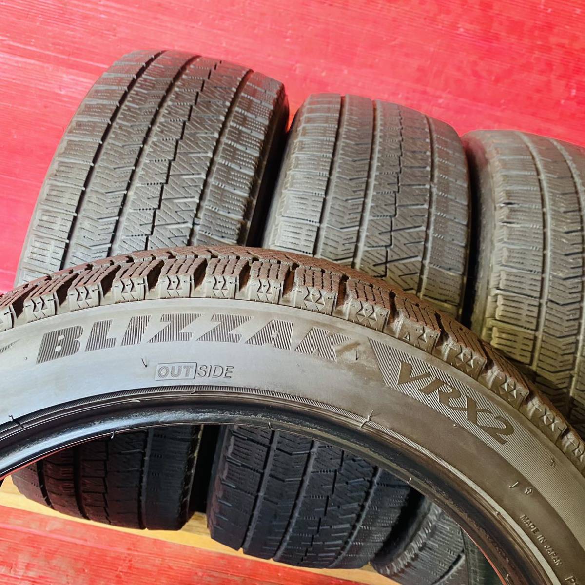 ブリヂストン BLIZZAK VRX2 225/45R18 国産 2017年式　パンク修理なし ビード切れなし 汚れあり　スタッドレス 4本セット_画像4