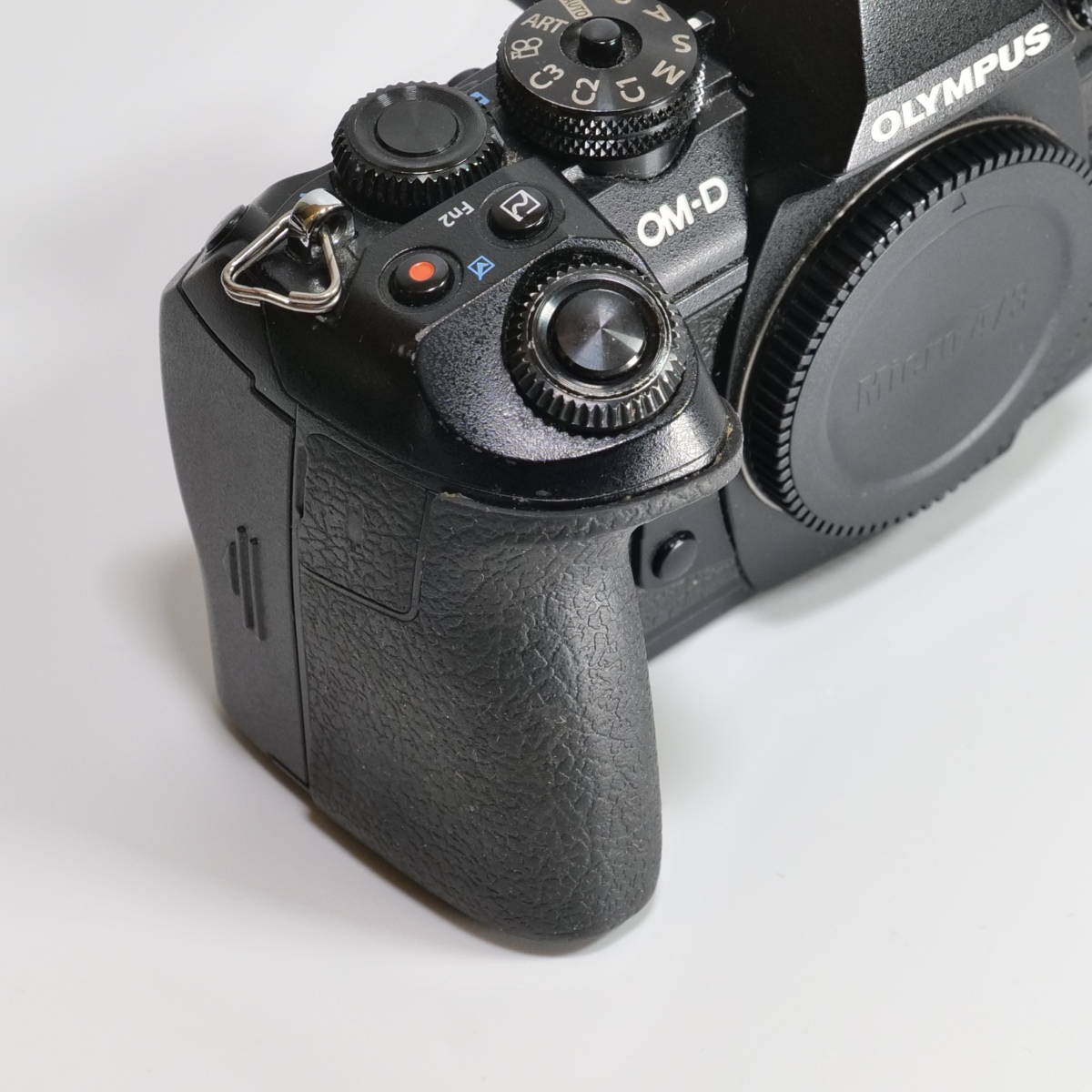 中古 実用品 OLYMPUS オリンパス O-MD E-M1 Mark II ボディ EM1 MK2 マーク2 シャッター数 約30000回_画像7