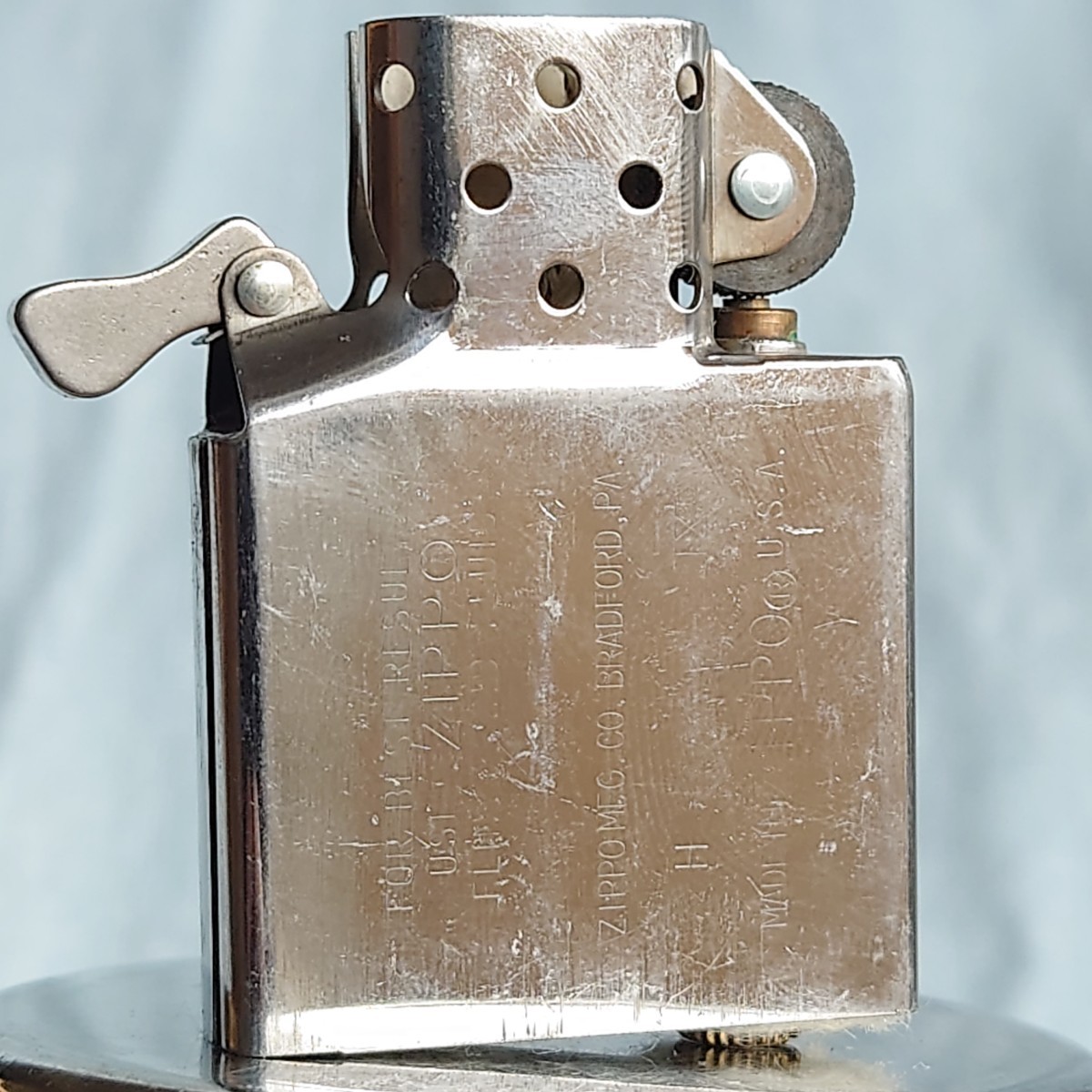 1111円～ ZIPPO 美品 バランタイン バーボン Blanton's KENTUCKY'S SI BOURBON WHISKEY ジッポ ジッポー オイルライター USA 希少モデル_画像6