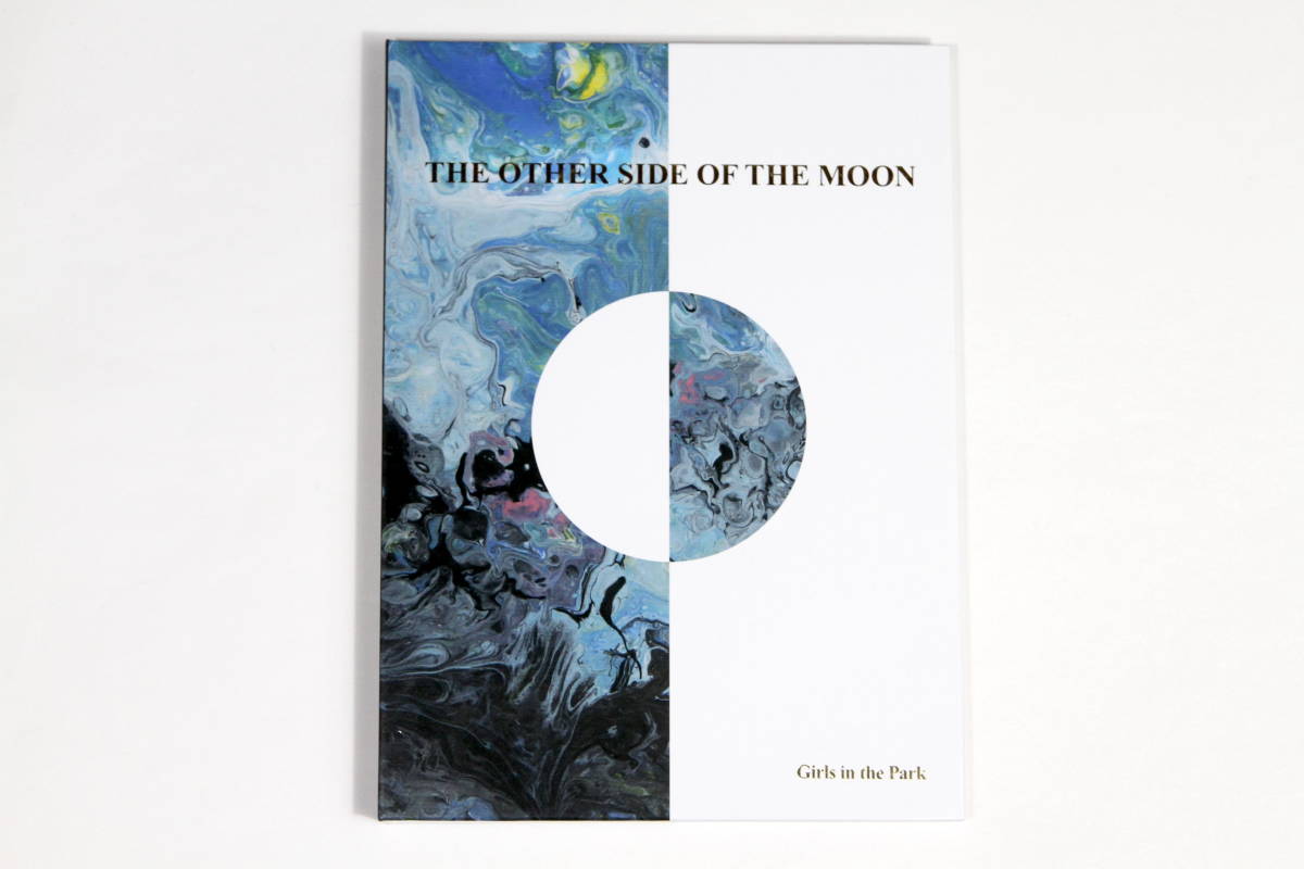 公園少女■韓国盤CD【THE OTHER SIDE OF THE MOON】フォトカード2枚 ステッカー ブックマーク_画像1