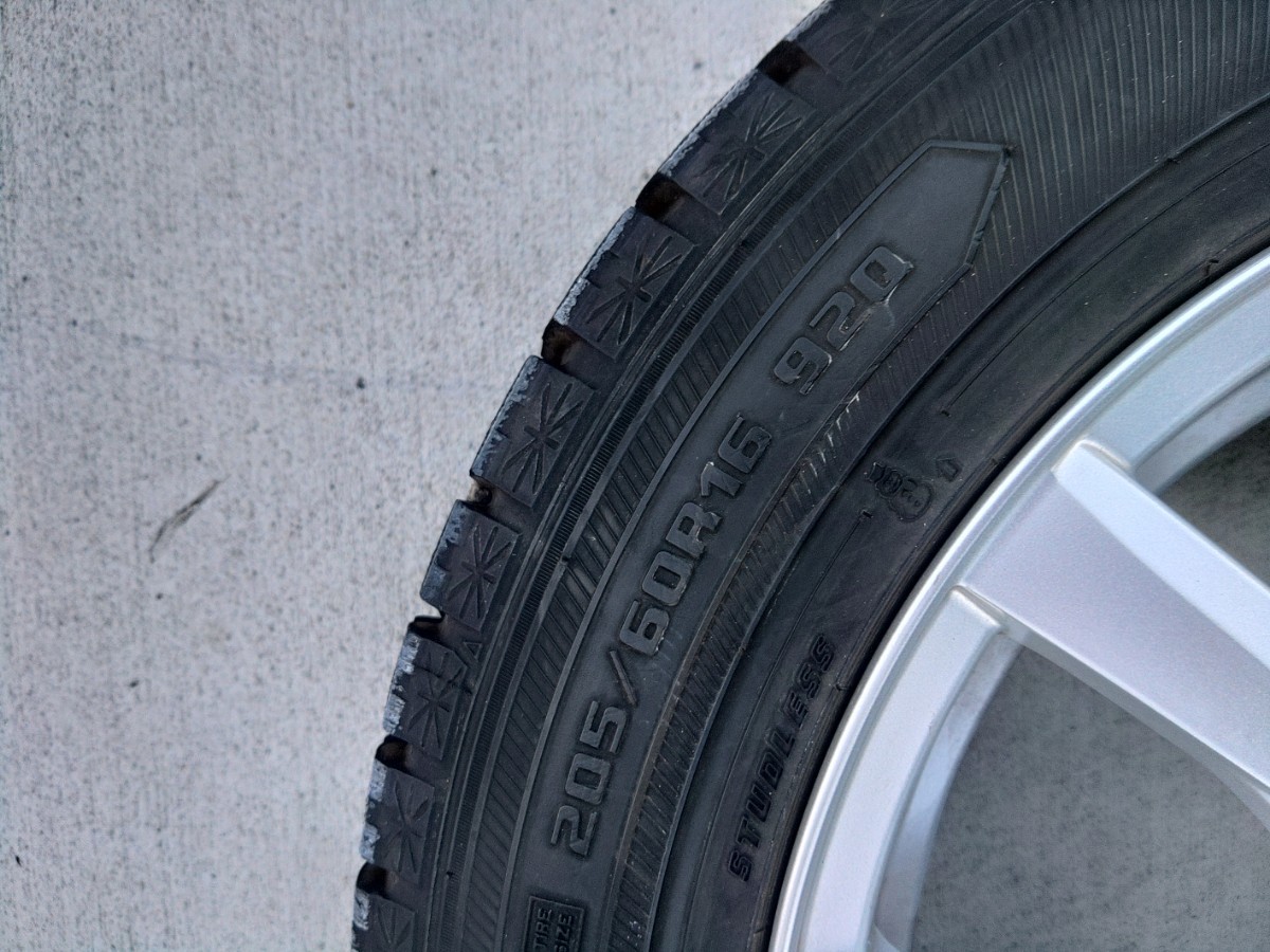 スタッドレスタイヤ バリ山 プリウスアルファ 205/60R16 グッドイヤー アイスナビ6 2020年製造_画像9