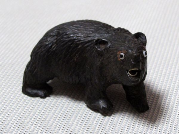 昭和レトロ 北海道民芸 木彫りの熊 無銘 ガラス目 歯象眼 小作品 一刀彫