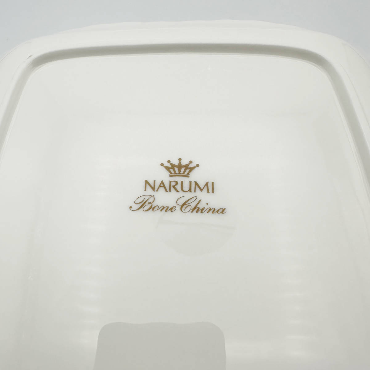 T158 未使用 NARUMI ペア スクエアプレート 白 食器 大皿 箱入 BONE CHINA ボーンチャイナ シルキーホワイト ナルミ_画像3