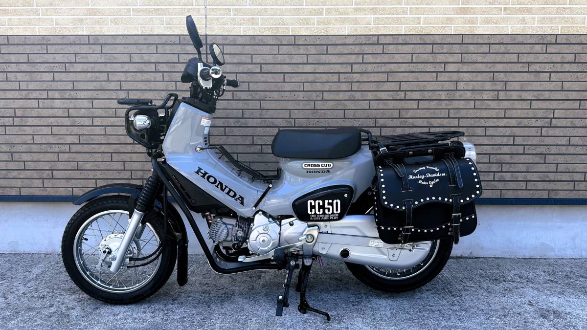 クロスカブ 50 カスタム(税込み) ほぼ新車！ 即乗り!! サイドバッグ付　CROSS CUB 50　_画像3