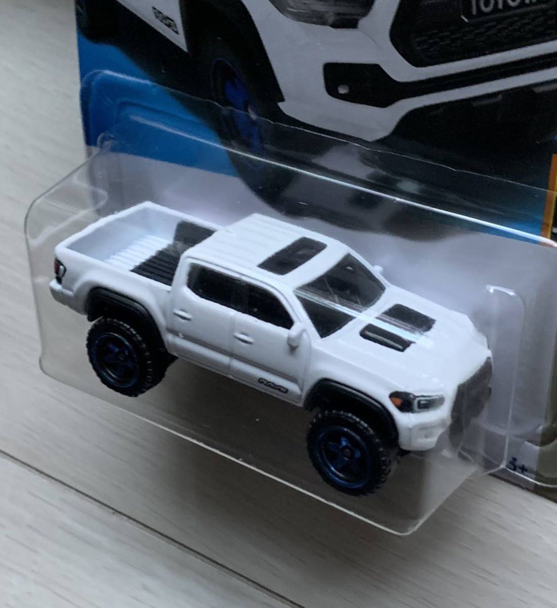 箱発送　★　ホットウィール　ベーシック　'20 トヨタ タコマ　★　1/64 ミニカー　★　Hot Wheels　★　'20 TOYOTA TACOMA　★　新品_画像3