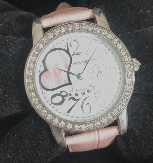 Alessandra Olla ウォッチ 稼動品 Swarovski ダイヤ 1p ハート PINK シェル 時計 イタリア ブランド 好きに も 共用 アレサンドラ オーラ_画像2