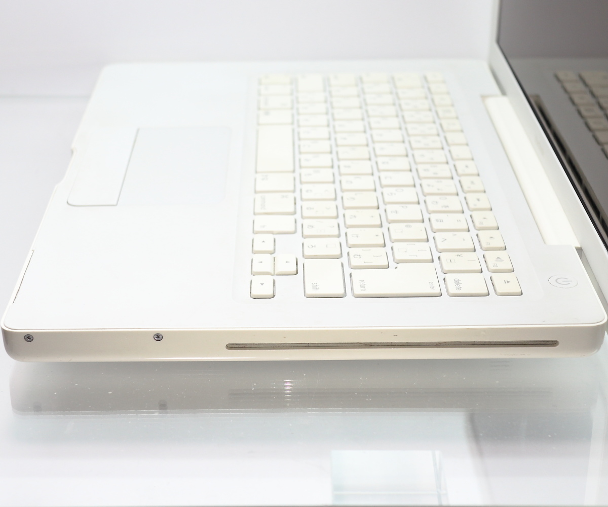 Apple MacBook A1181/13.3/Core2Duo 2.4GHz/Early2008/2GBメモリ/HDD160GB/WiFi Bluetooth/OS X 10.7 Lion #1208_画像4