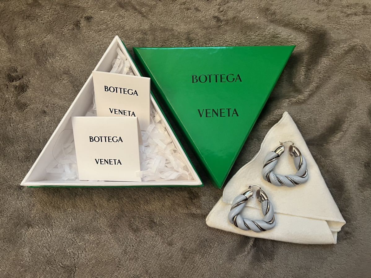 Bottega Veneta) ボッテガヴェネタ ピアス レザー トライアングル ツイスト