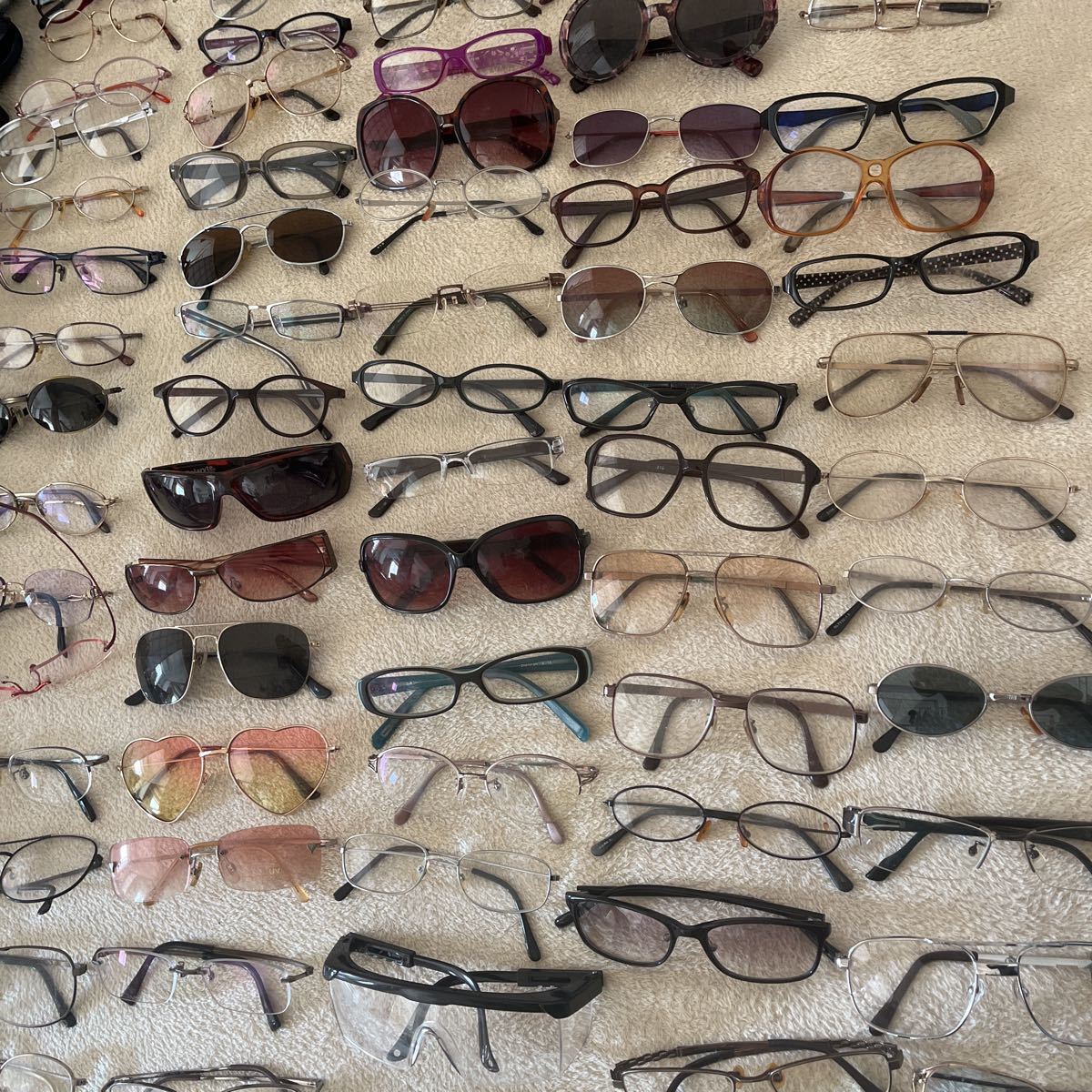 120本以上 サングラス 眼鏡 メガネ 昭和 レトロ ケース フレーム ジャンク度入り 伊達 老眼鏡 セット 雑貨/大量おまとめ中古_画像6