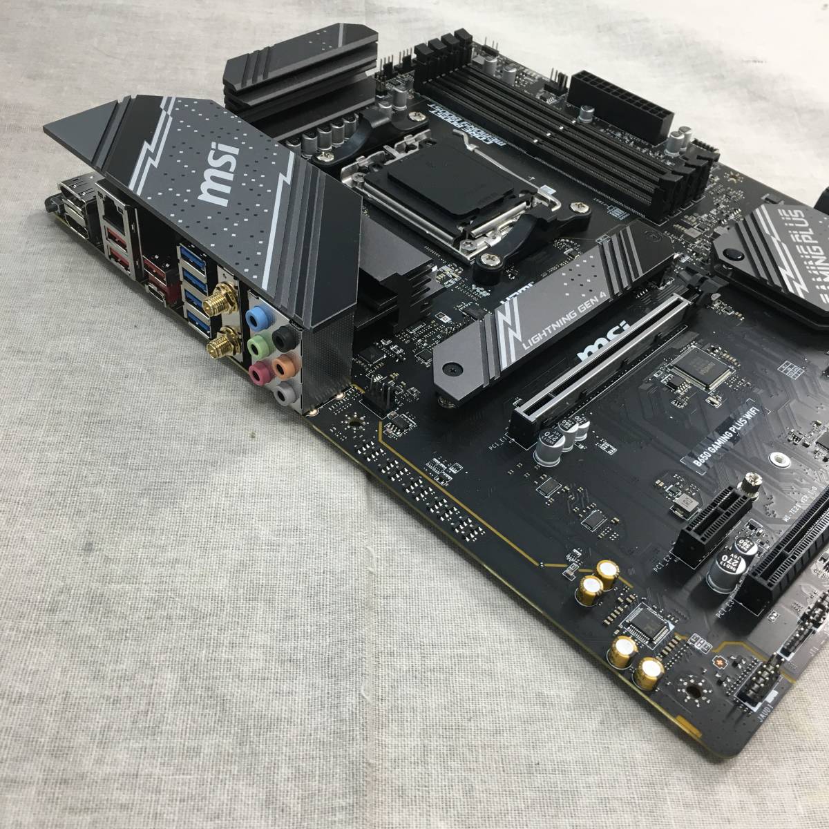 現状品 MSI マザーボード B650 GAMING PLUS WIFI 【AMD Ryzen 7000 シリーズ(AM5)対応】B650搭載 ATX 最大DDR5-7200 (OC)対応 MB5909_画像5