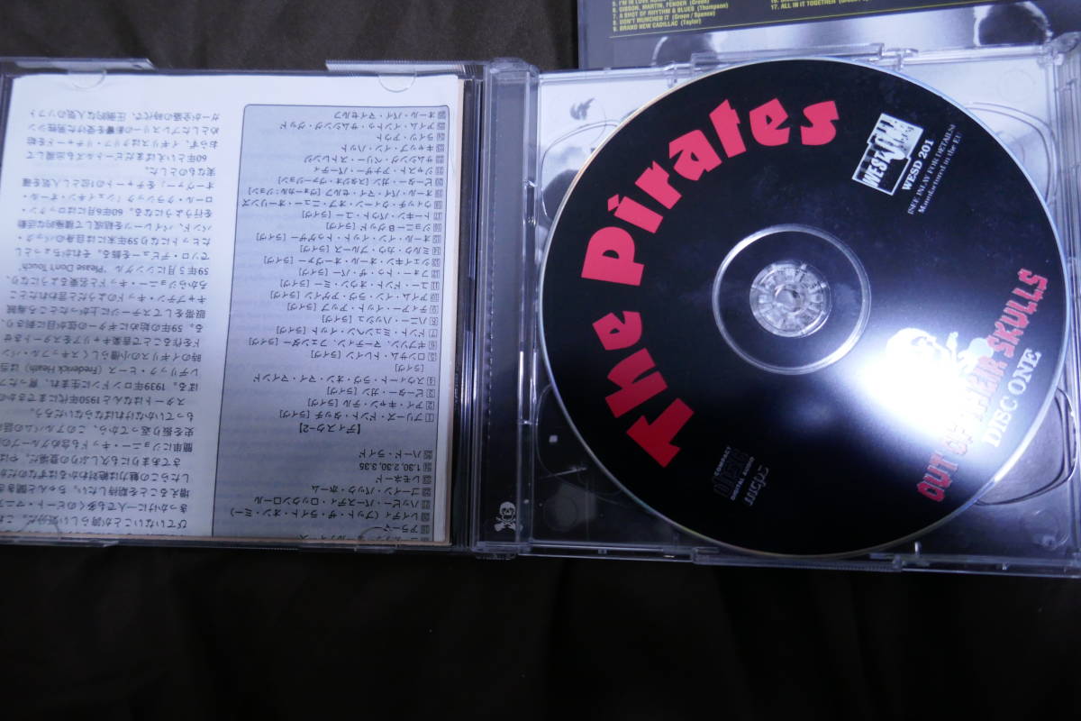THE　PIRATES　パイレーツ　「アウト　オブ　ザ　スカル」「ライブインジャパン２０００」2枚セット_画像3