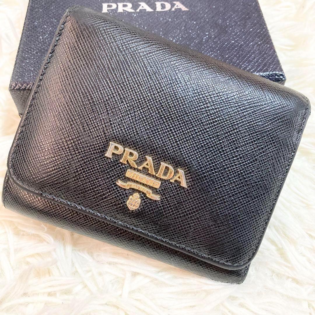 人気　プラダ　PRADA 三つ折り財布　札入れ　コインケース　カードケース　コンパクト財布　サフィアーノレザー　ブラック　黒色 1MH176