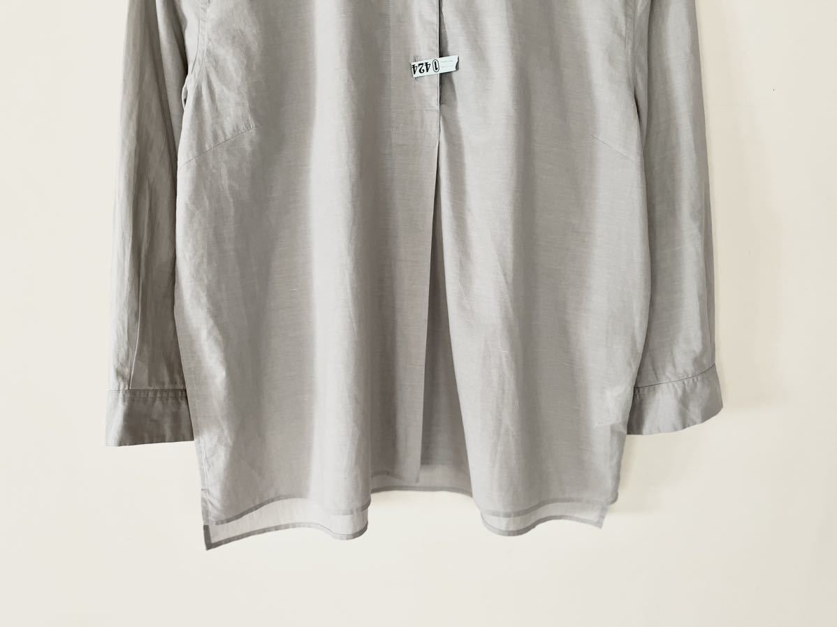 美品 MARGARET HOWELL マーガレットハウエル 柔らかコットン ダブルカラー 丸襟シャツ 二重襟ブラウス 30,240円 ライトグレー系 美品 MARGARET HOWELL マーガレットハウエル 柔らかコットン ダブルカラー 丸襟シャツ 二重襟ブラウス 30,240円 ライトグレー系