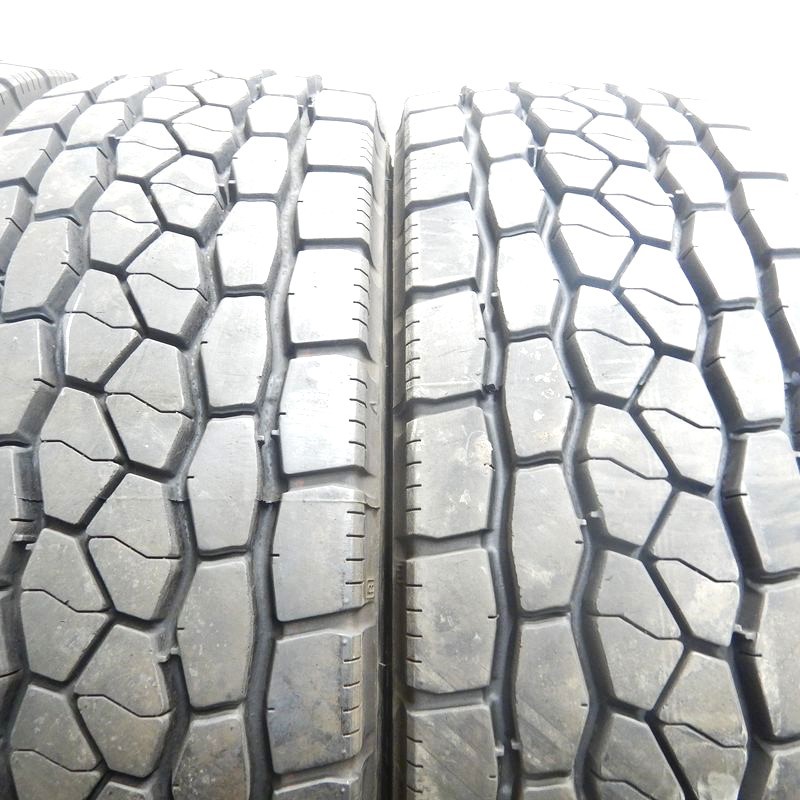 中古タイヤ 245/70R19.5 136/134J BRIDGESTONE M800 4本セット 大型 中古 19.5インチの画像3