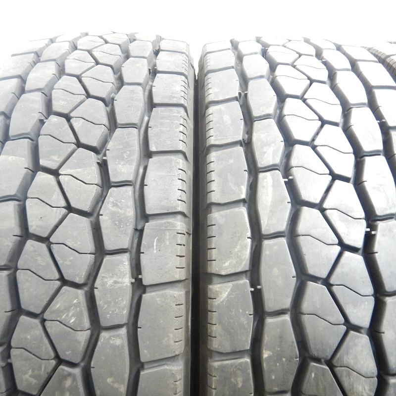 中古タイヤ 245/70R19.5 136/134J BRIDGESTONE M800 4本セット 大型 中古 19.5インチの画像2