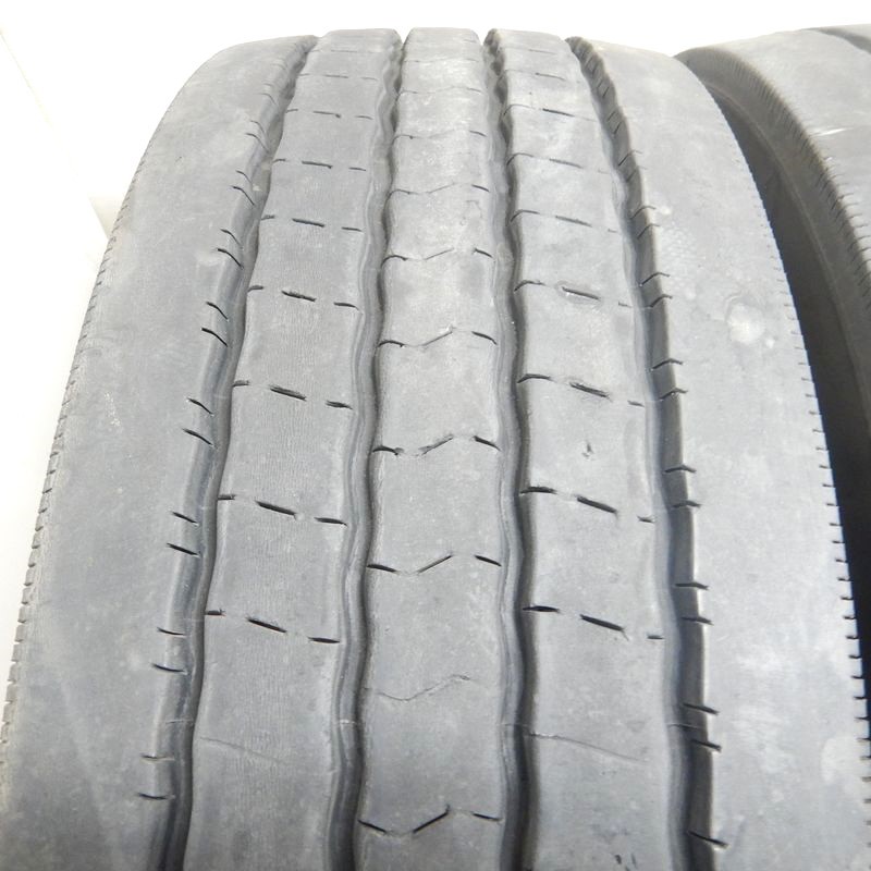 中古タイヤ 245/70R19.5 136/134J DUNLOP SP122 サマータイヤ 2本セット 大型 中古 19.5インチ_画像2