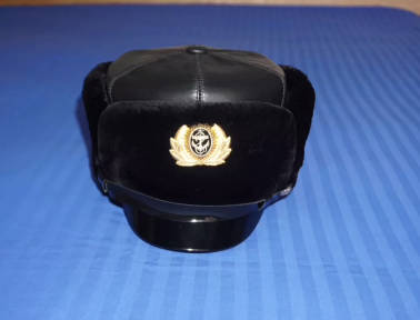 【新品、本物、当店在庫だから安心】 ロシア海軍の大佐用の皮帽、2020年の規定に基づく、新品、サイズ58、試着したところやや大きいですが、頭囲59の方にも適しています 帽子