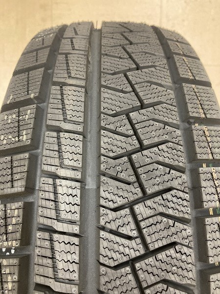 新品 4本セット (KJ0029.8) 215/45R17 91Q XL PIRELLI ICE ASIMMETRICO Plus 冬タイヤ 2021年 215/45/17_画像2