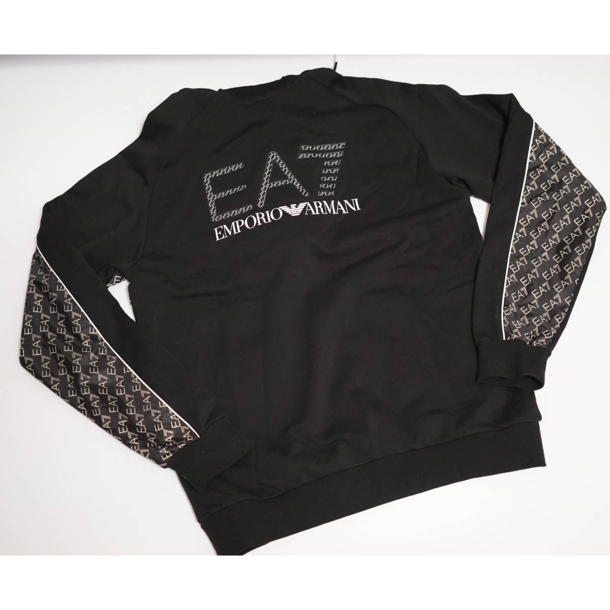 EA7 ラグジュアリースポーツウェア セットアップ EMPORIO ARMANI EA7 ラグジュアリースポーツウェア セットアップ EMPORIO ARMANI
