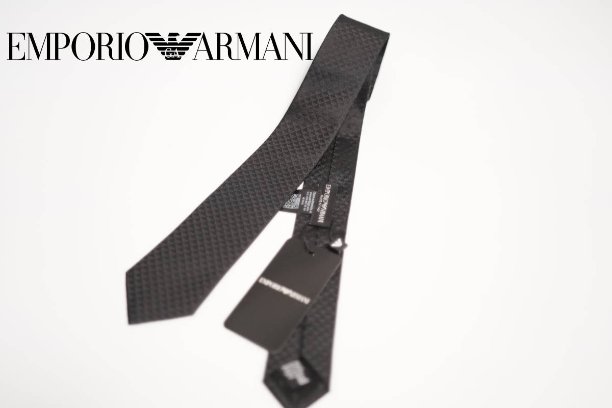 オシャレなロゴデザイン柄イーグルマーク EMPORIO ARMANI エンポリオアルマーニ ネクタイ ブラック スーツ ベスト ジレ スーパーナロータイ