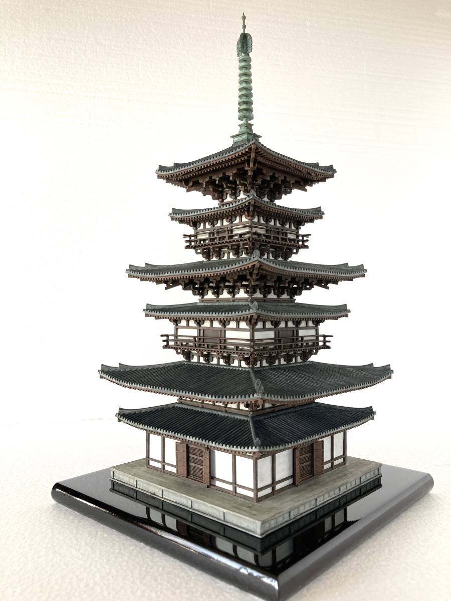 古都奈良を偲ぶ 国宝 薬師寺東塔1/100 完成品 寺院仏閣 【アクリルケース付】_画像2