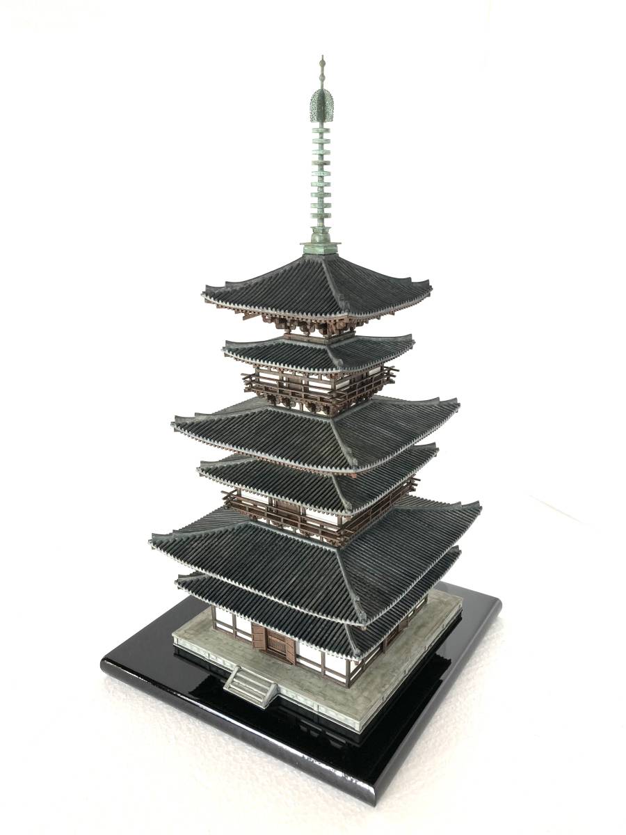 古都奈良を偲ぶ 国宝 薬師寺東塔1/100 完成品 寺院仏閣 【アクリルケース付】_画像3