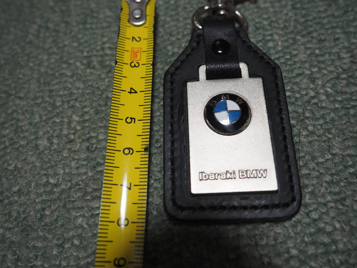 保管品非売品　BMW レザー キーホルダー ノベルティ キーリング 　ロゴエンブレムプレート_画像2