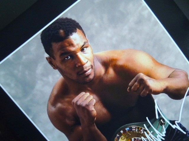 A4 額付き ポスター マイクタイソン Mike Tyson ベルト 写真 サインフォト 盾 ボクシング アート_画像2