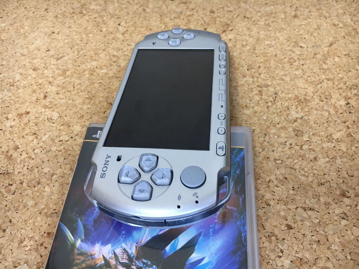 【値下げ、動作確認済】SONY PSP 3000 ミスティックシルバー モンスターハンターポータブル3rd付_画像10