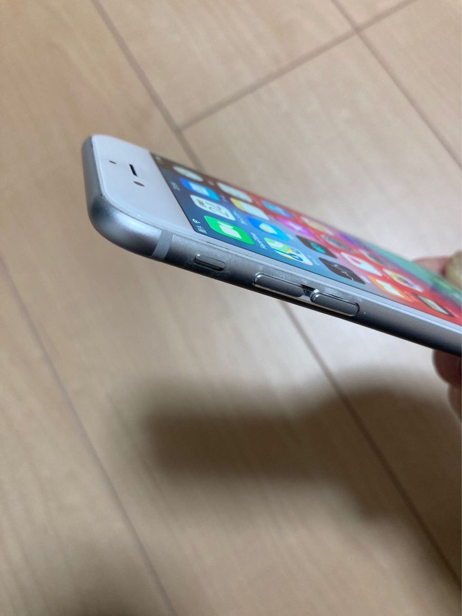 美品 iPhone 6 16GB ドコモ ホワイト シルバー バッテリー良好