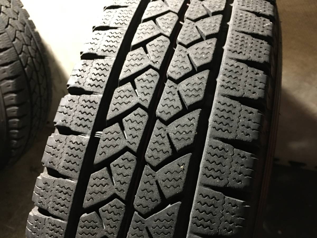 【NV350キャラバン】溝有18年製195/80R15 LTブリヂストンスタッドレスタイヤ15×6J+45 PCD139.7 6H アルミホイール ４本 E26/E25キャラバンの画像3