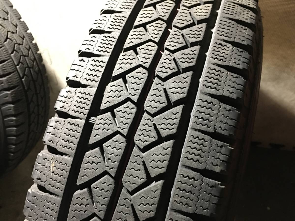 【NV350キャラバン】溝有18年製195/80R15 LTブリヂストンスタッドレスタイヤ15×6J+45 PCD139.7 6H アルミホイール ４本 E26/E25キャラバンの画像5