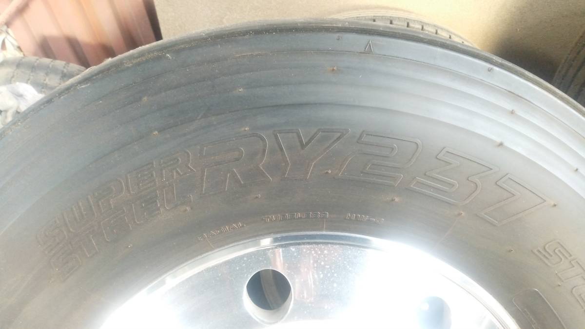 委託出品　大型バス用　295/80R22.5 タイヤ　6本　アルミホイール付き　中古品　※引き取り限定_前輪使用-